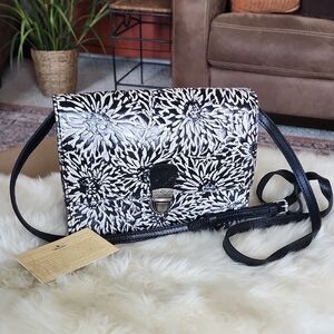 Beautiful NWT Patricia Nash Sunflower Black & White Leather Crossbody Bag 🖤🌻🤍